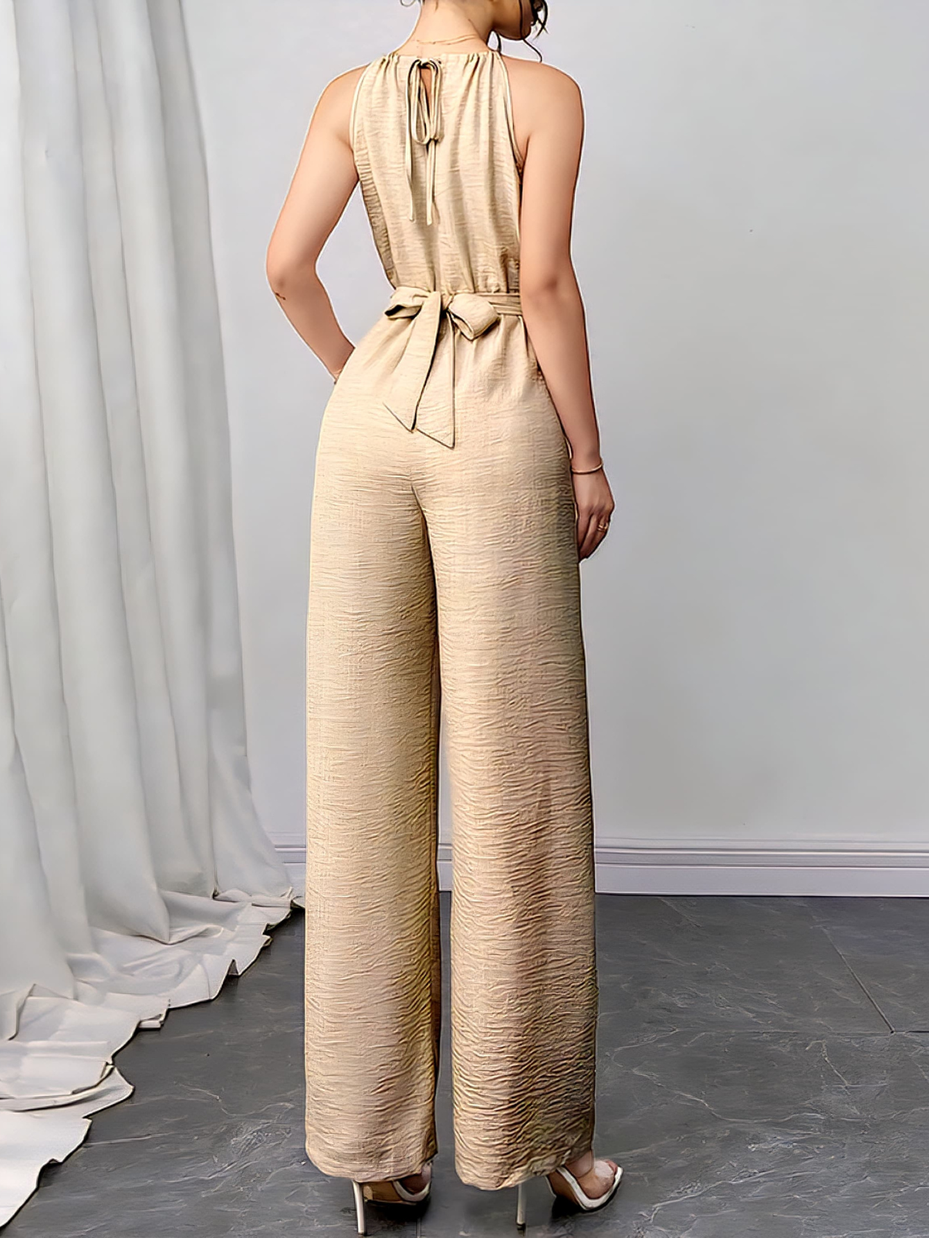 Macacão Burb - Elegante com Laço Nas Costas